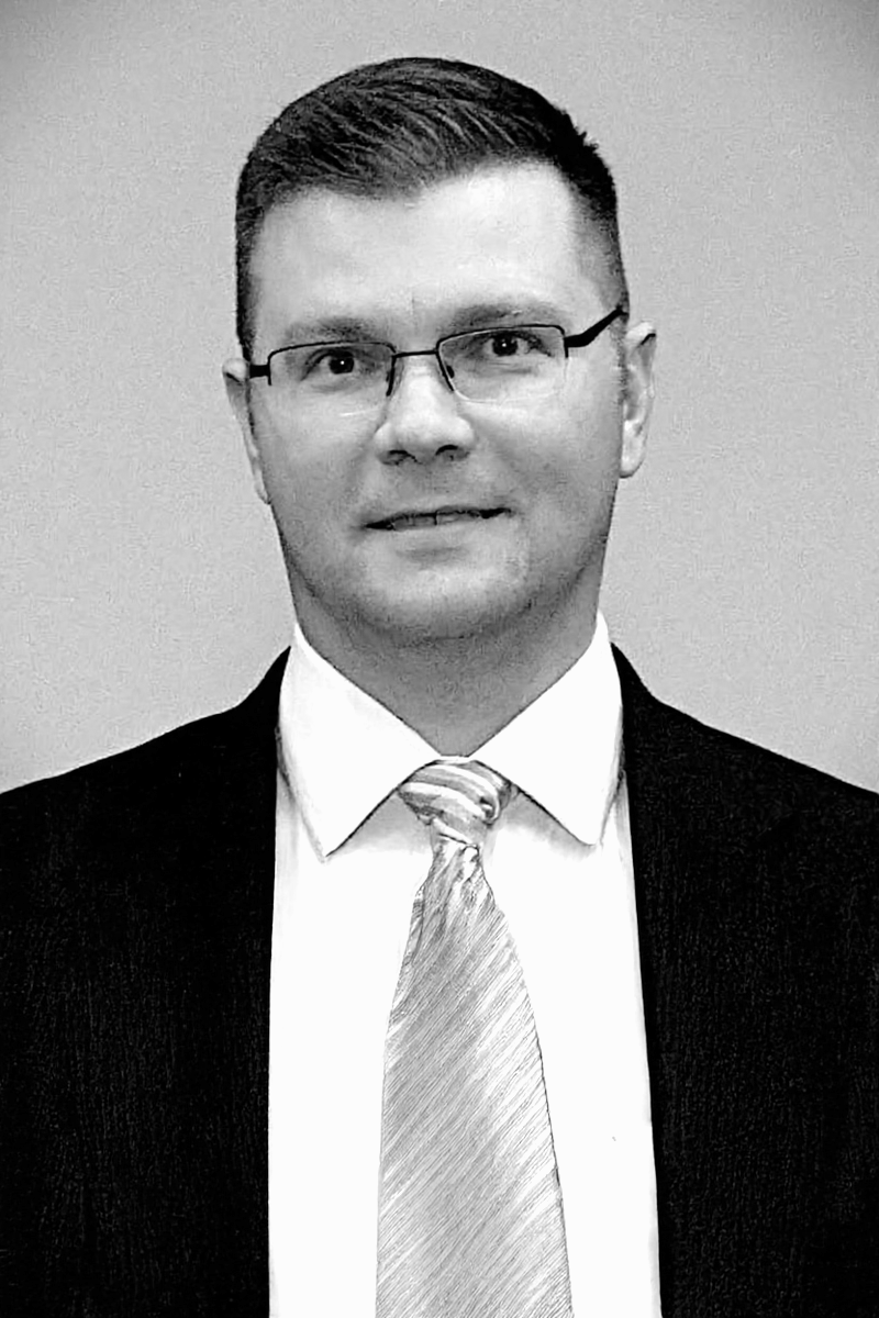 Seth Riggins Headshot